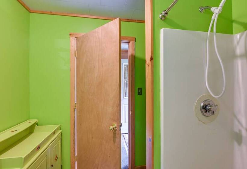 Peaceful Lakefront Cabin Getaway: Dock, Fire Pit!