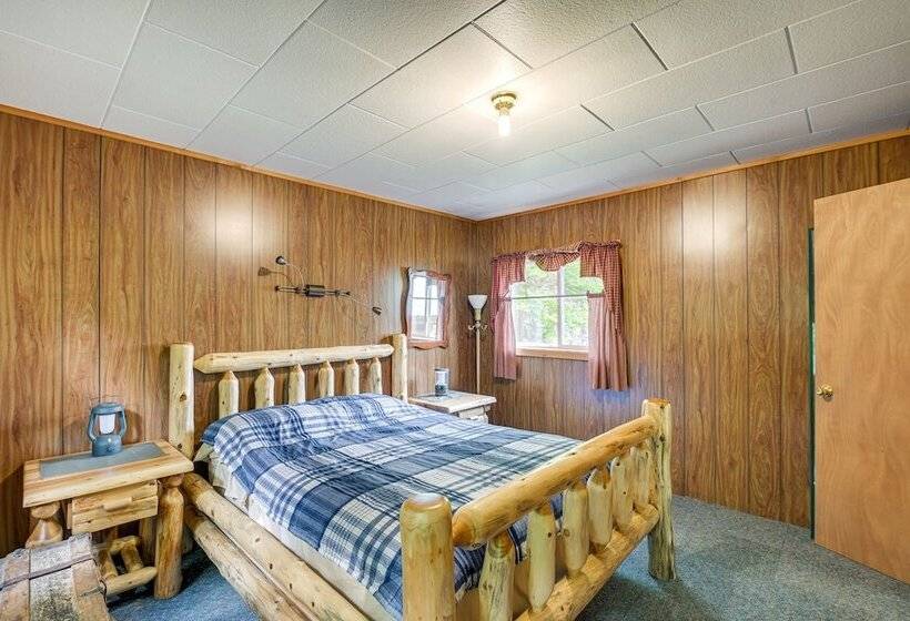 Peaceful Lakefront Cabin Getaway: Dock, Fire Pit!