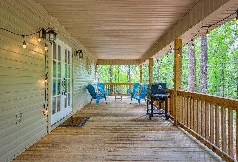 Peaceful Lucedale Hideaway On Private Acerage!