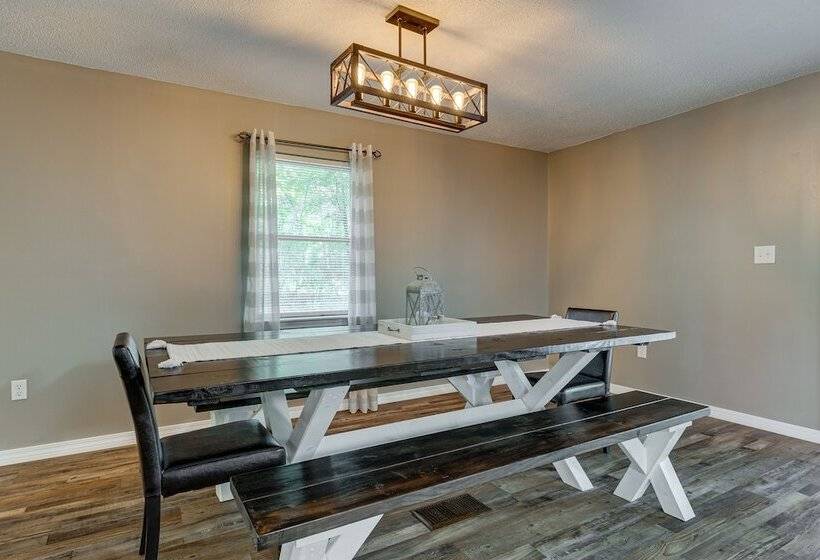 Peaceful Lucedale Hideaway On Private Acerage!