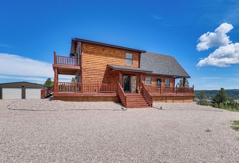 Peaceful Wyoming Cabin W/ Spacious Deck & Wet Bar!