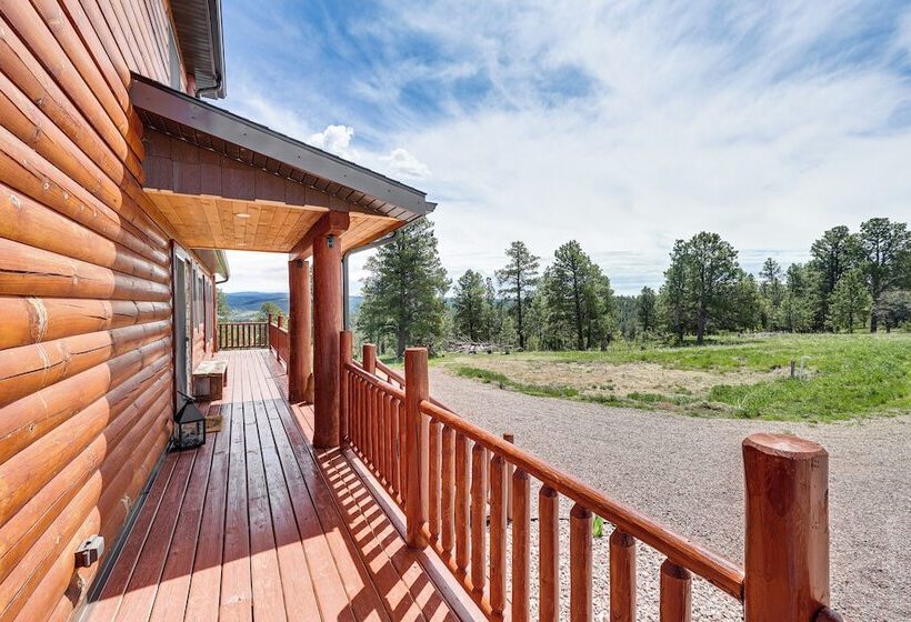 Peaceful Wyoming Cabin W/ Spacious Deck & Wet Bar!