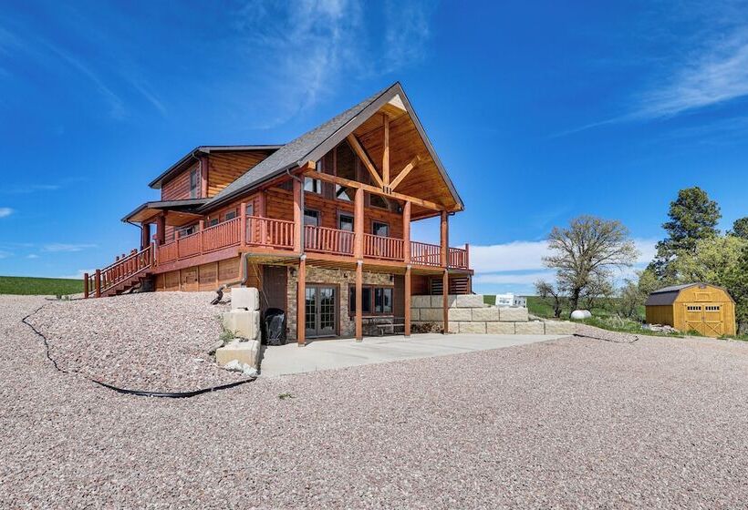 Peaceful Wyoming Cabin W/ Spacious Deck & Wet Bar!