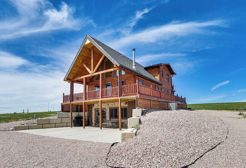 Peaceful Wyoming Cabin W/ Spacious Deck & Wet Bar!
