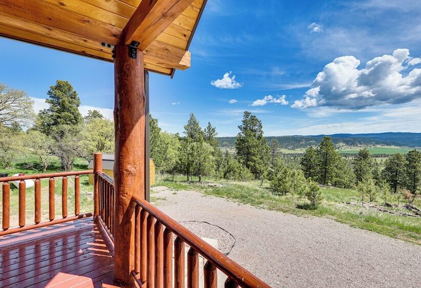 Peaceful Wyoming Cabin W/ Spacious Deck & Wet Bar!