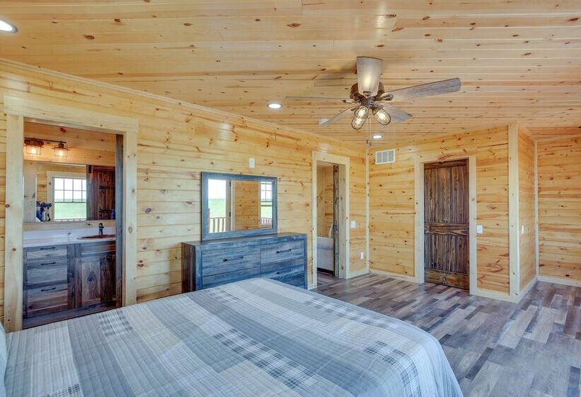 Peaceful Wyoming Cabin W/ Spacious Deck & Wet Bar!