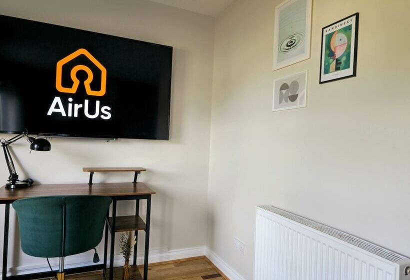 פנסיון Modern 5 Bed Townhouse With Free Parking