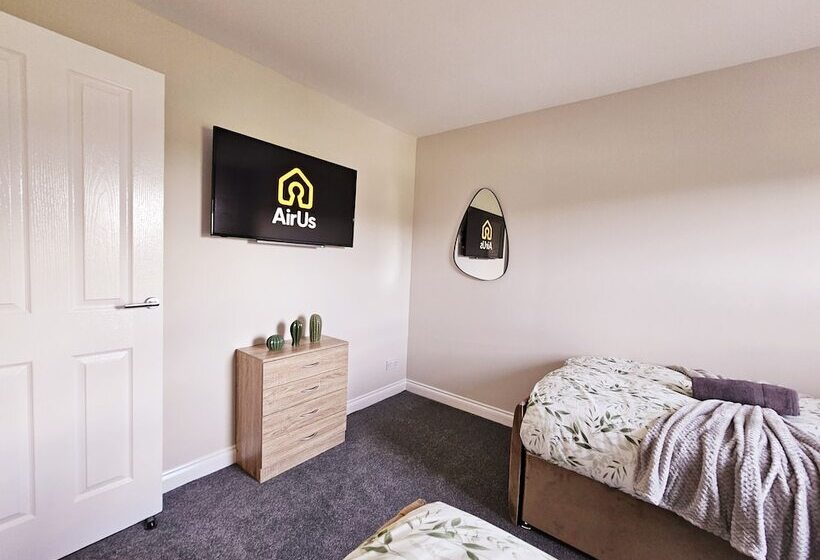 פנסיון Modern 5 Bed Townhouse With Free Parking