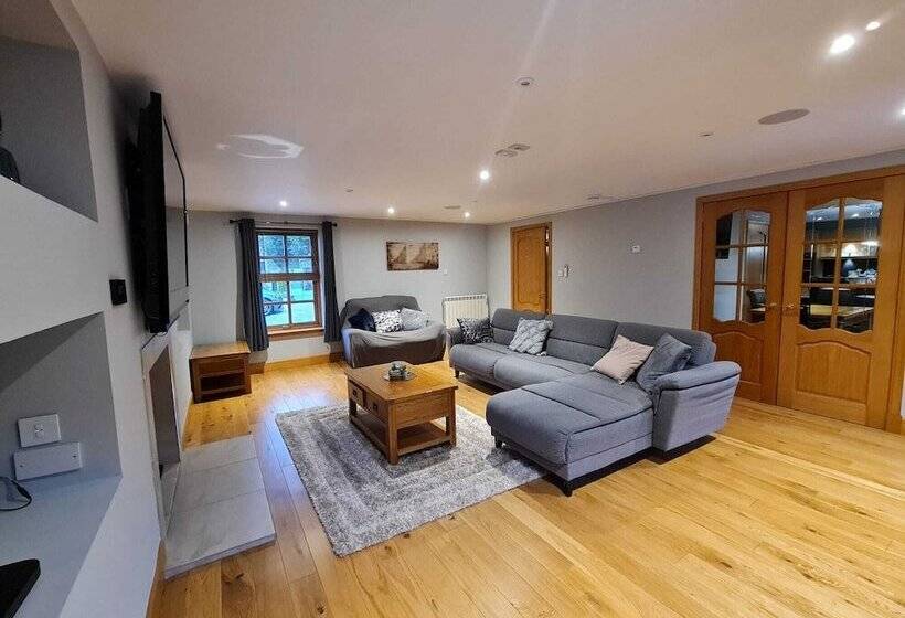 Пансион Woodview House And Spa