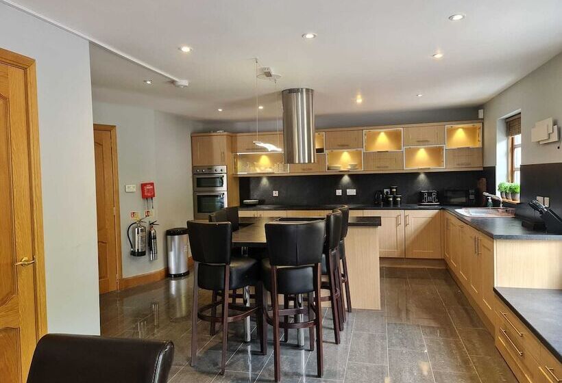 Пансион Woodview House And Spa