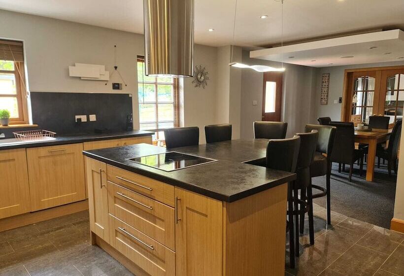 Пансион Woodview House And Spa