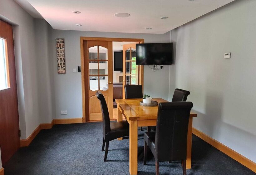 Пансион Woodview House And Spa