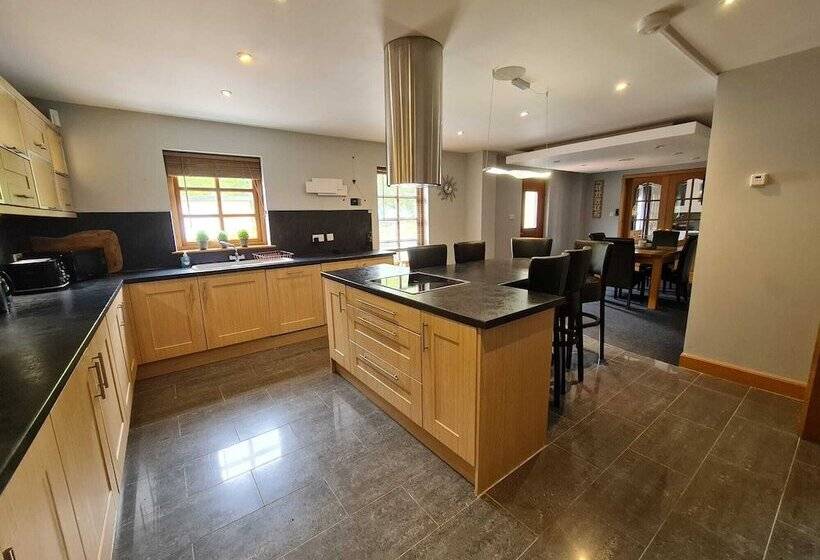 Пансион Woodview House And Spa