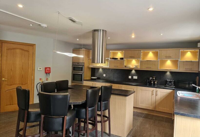 Пансион Woodview House And Spa