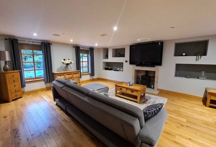 Пансион Woodview House And Spa