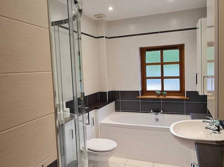 Пансион Woodview House And Spa