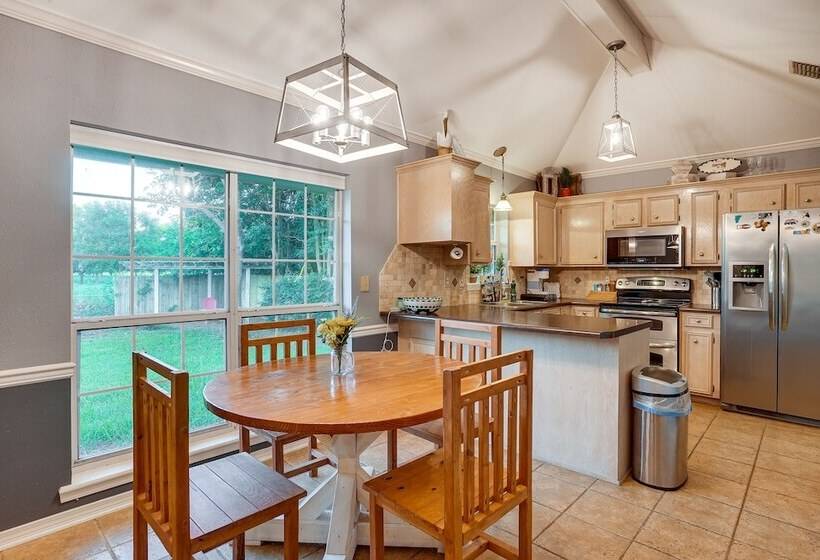 Pet Friendly Bossier City Home Rental: Fenced Yard