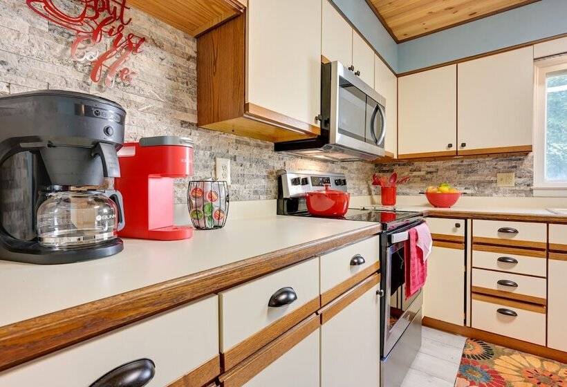 Pet Friendly Michigan Escape W/ Patio & Gas Grill!