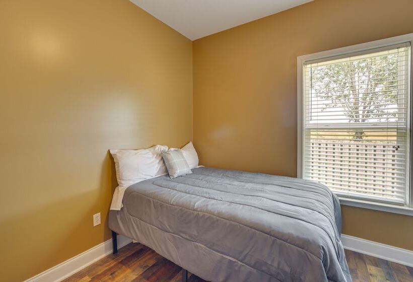 Pet Friendly Moundville Home W/ Fenced Backyard!