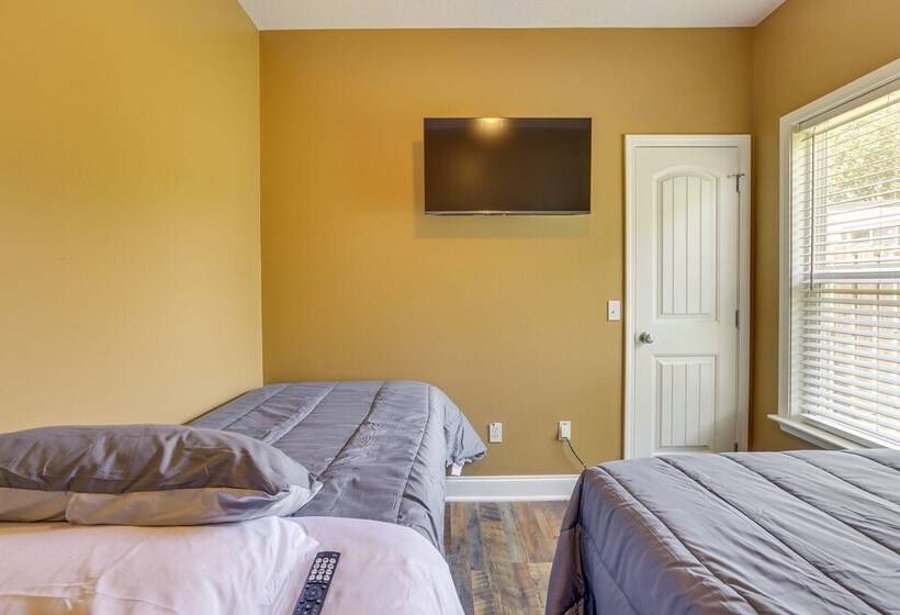 Pet Friendly Moundville Home W/ Fenced Backyard!