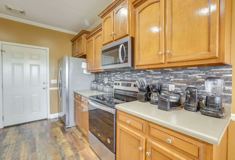 Pet Friendly Moundville Home W/ Fenced Backyard!