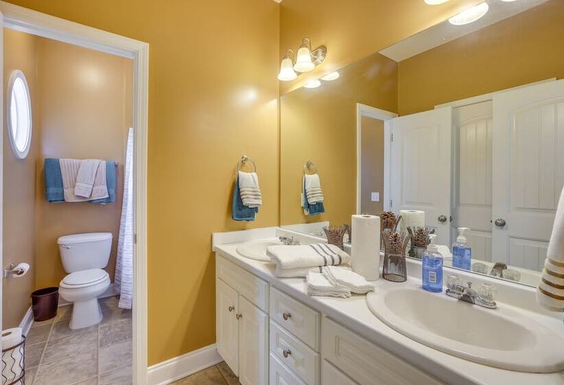 Pet Friendly Moundville Home W/ Fenced Backyard!