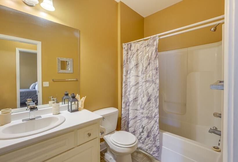 Pet Friendly Moundville Home W/ Fenced Backyard!