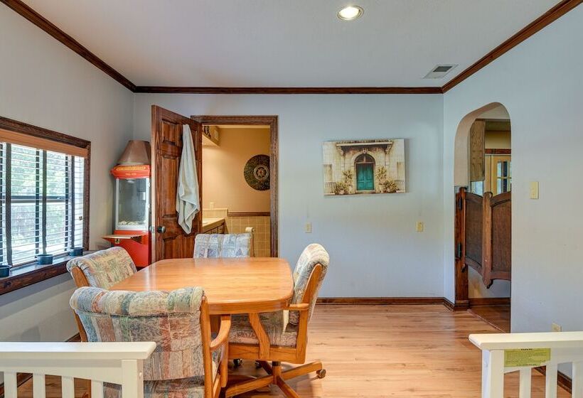 Screened In Deck & Dock Access: Texas Home!