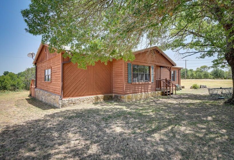 Screened In Deck & Dock Access: Texas Home!