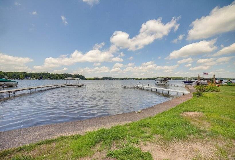 Lake Retreat W/ Fire Pit: Pierson Paradise!