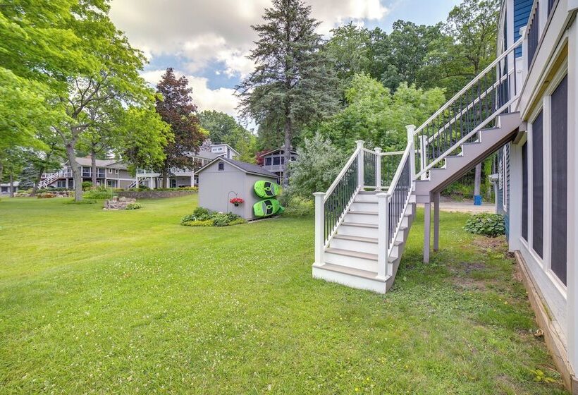 Lake Retreat W/ Fire Pit: Pierson Paradise!