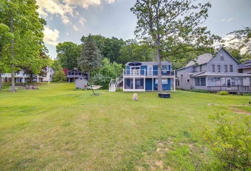 Lake Retreat W/ Fire Pit: Pierson Paradise!