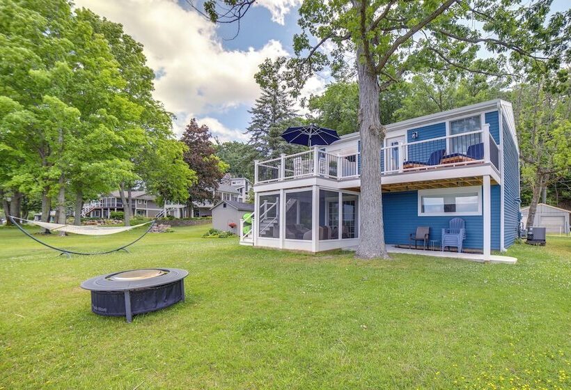 Lake Retreat W/ Fire Pit: Pierson Paradise!