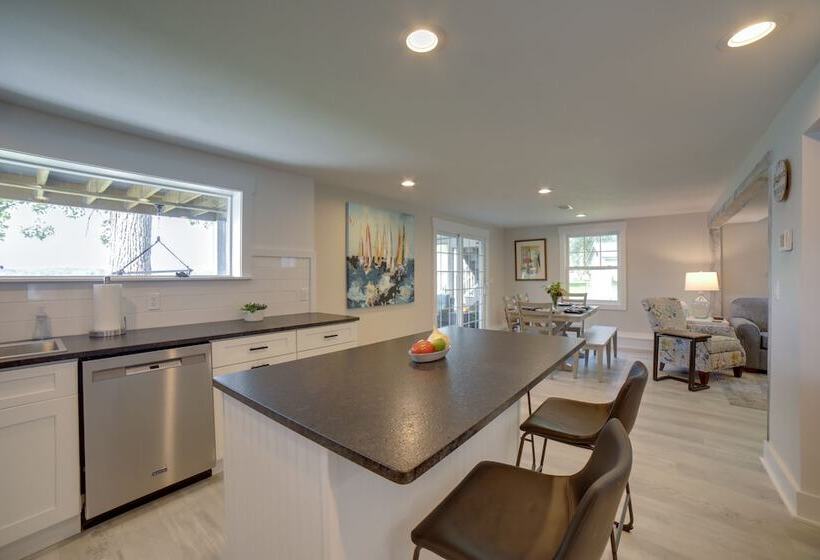 Lake Retreat W/ Fire Pit: Pierson Paradise!