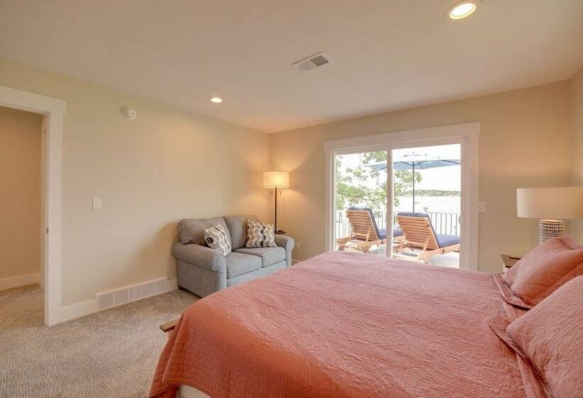 Lake Retreat W/ Fire Pit: Pierson Paradise!