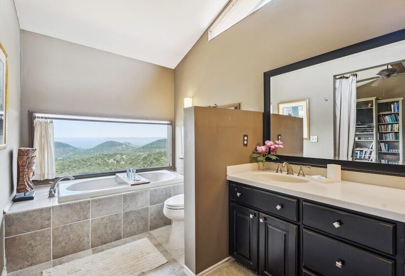 Pipe Creek Escape W/ Screened In Porch & Hot Tub!