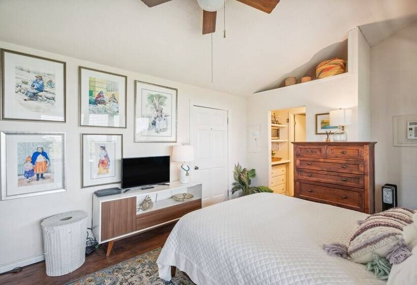 Pipe Creek Escape W/ Screened In Porch & Hot Tub!