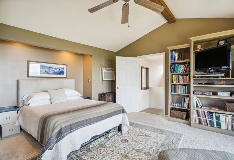 Pipe Creek Escape W/ Screened In Porch & Hot Tub!