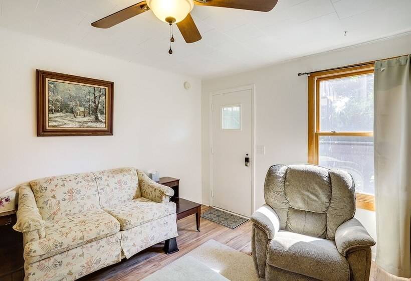 Quaint Grams Lake Cottage Duplex: Pets Welcome!