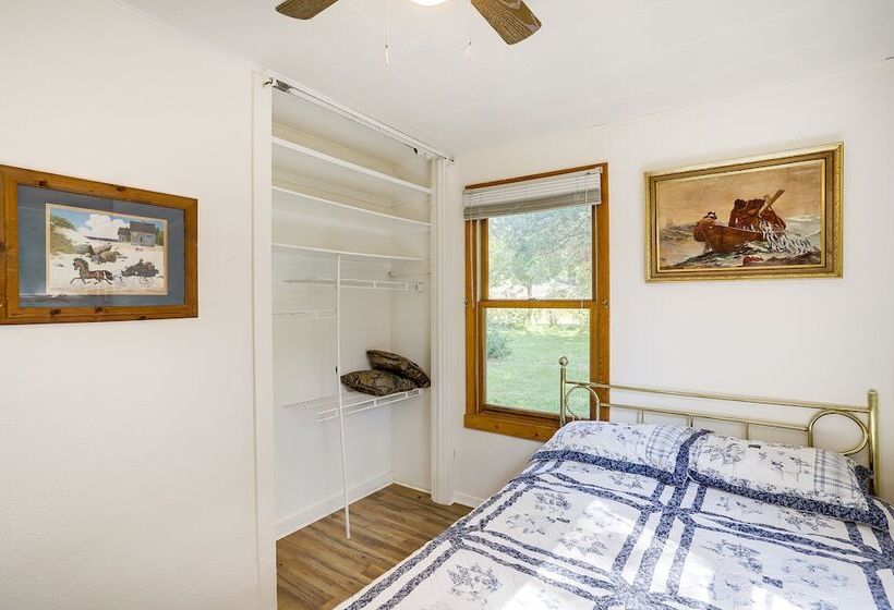 Quaint Grams Lake Cottage Duplex: Pets Welcome!