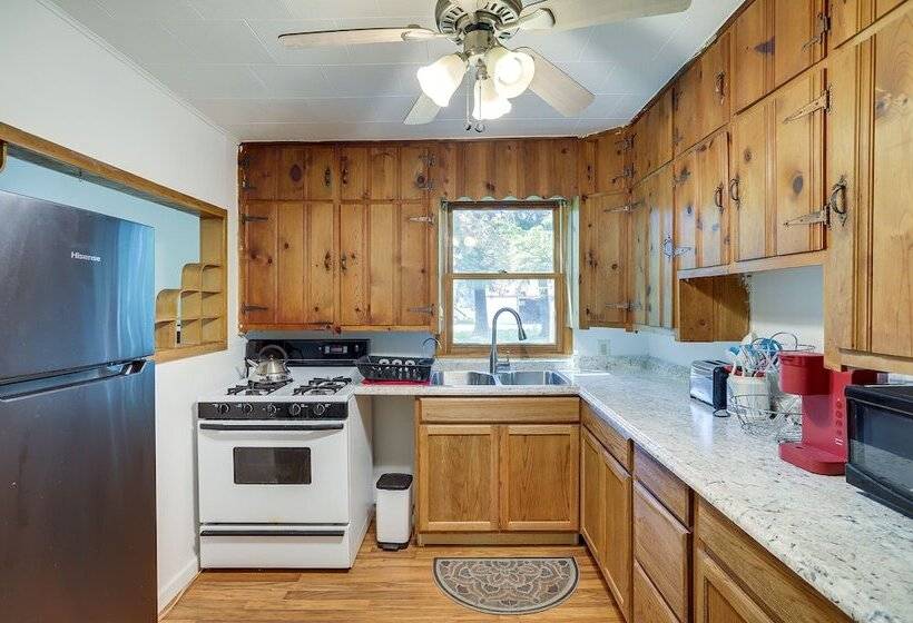 Quaint Grams Lake Cottage Duplex: Pets Welcome!