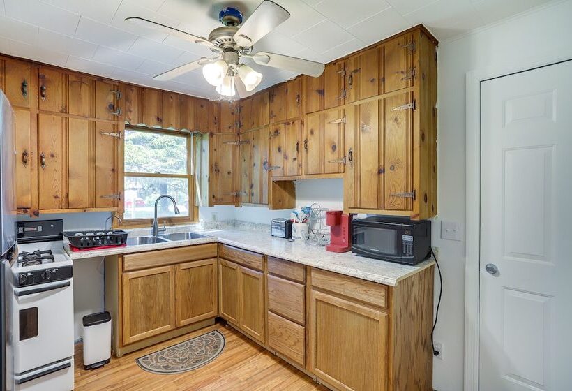 Quaint Grams Lake Cottage Duplex: Pets Welcome!