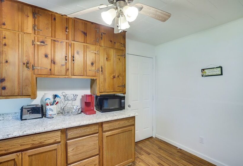 Quaint Grams Lake Cottage Duplex: Pets Welcome!