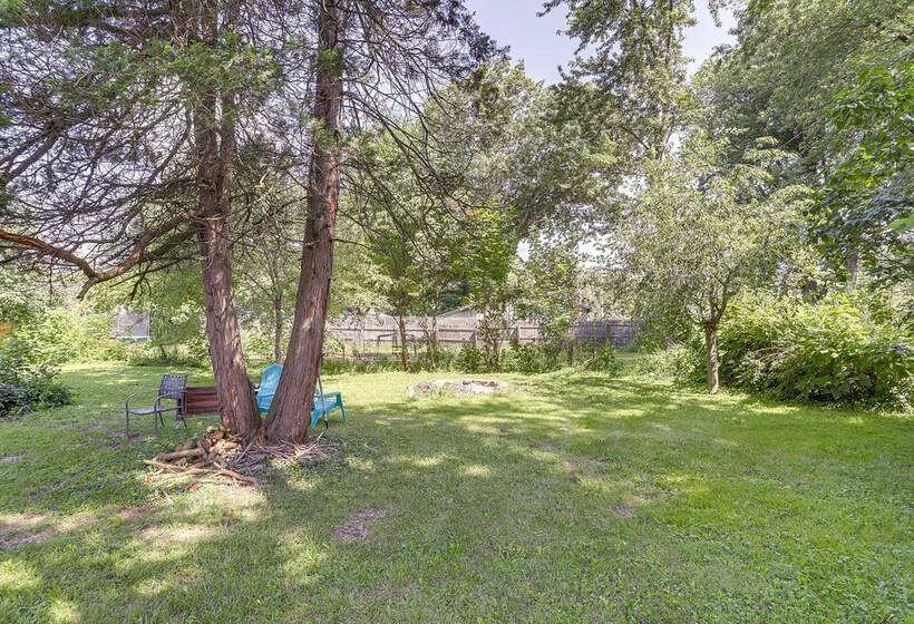 Quaint Grams Lake Cottage Duplex: Pets Welcome!