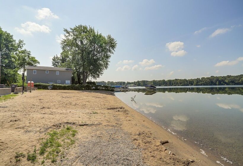 Quaint Grams Lake Cottage Duplex: Pets Welcome!