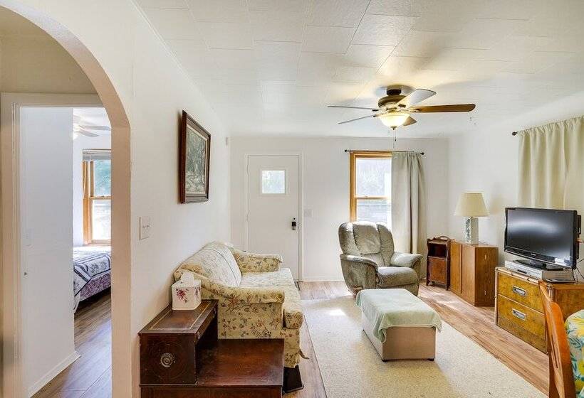 Quaint Grams Lake Cottage Duplex: Pets Welcome!