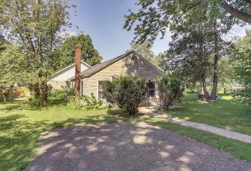 Quaint Grams Lake Cottage Duplex: Pets Welcome!