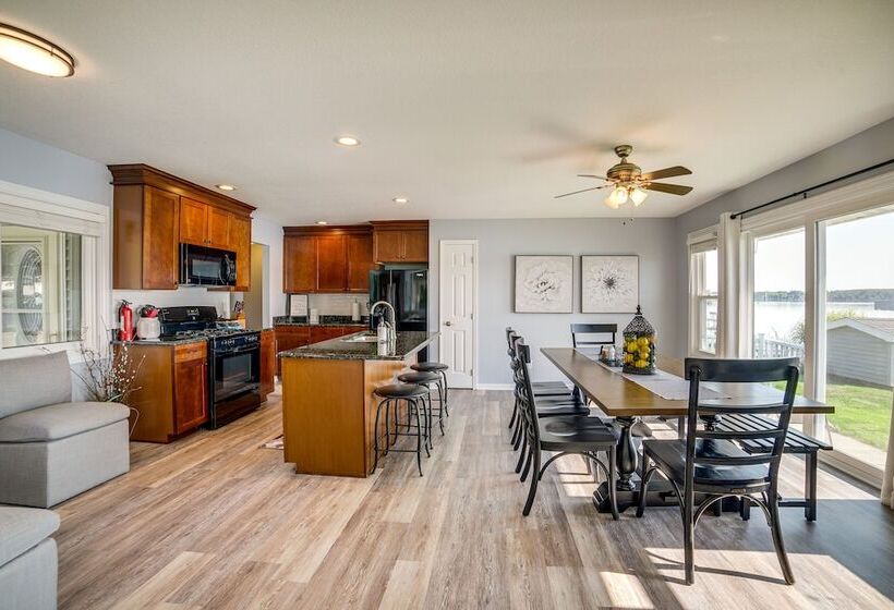 Quaint Olivet Cabin W/ Patio On Duck Lake!