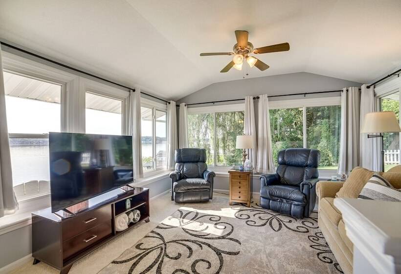 Quaint Olivet Cabin W/ Patio On Duck Lake!