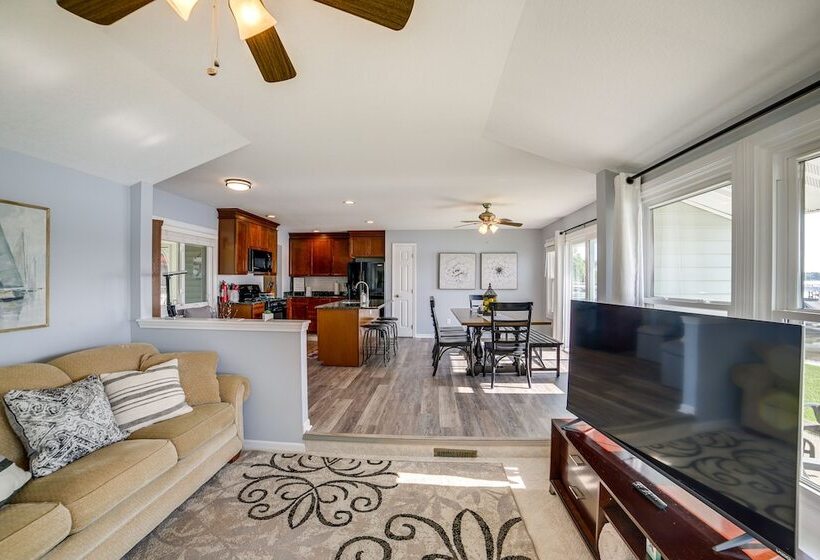 Quaint Olivet Cabin W/ Patio On Duck Lake!